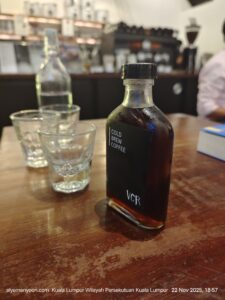 قنينة كولد برو من مقهى VCR في كوالالمبور – تصوير فيصل علي