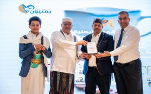 تكريم مطعم الخير ممثلًا برجل الأعمال ياسر فيصل الجعفري خلال ختام مهرجان يوم القهوة اليمنية 2026 في كوالالمبور