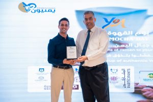 تكريم سلسلة مطاعم السلطان ممثلةً برجل الأعمال أنس الفقيه خلال ختام مهرجان يوم القهوة اليمنية 2026 في كوالالمبور