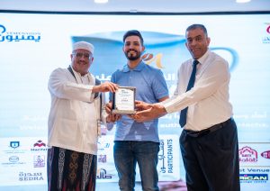 تكريم رجل الأعمال سلطان رويد من مطعم بوابة حلب خلال ختام مهرجان يوم القهوة اليمنية 2026 في كوالالمبور